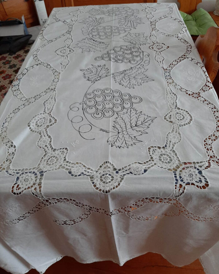 Tovaglia valorizzata da un mio dipinto